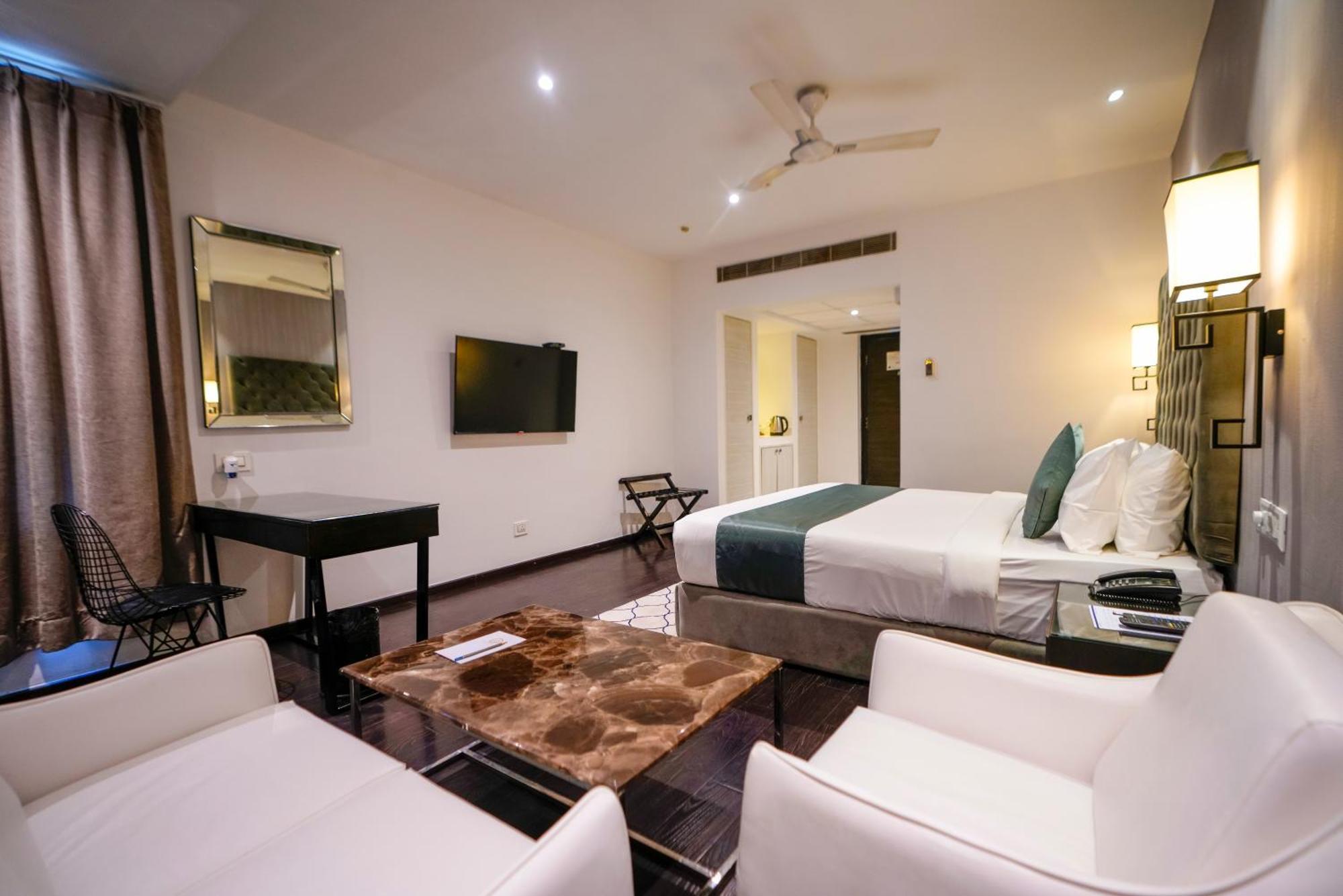 Hotel Deccan Serai, Hitec City, Hyderabad Eksteriør bilde