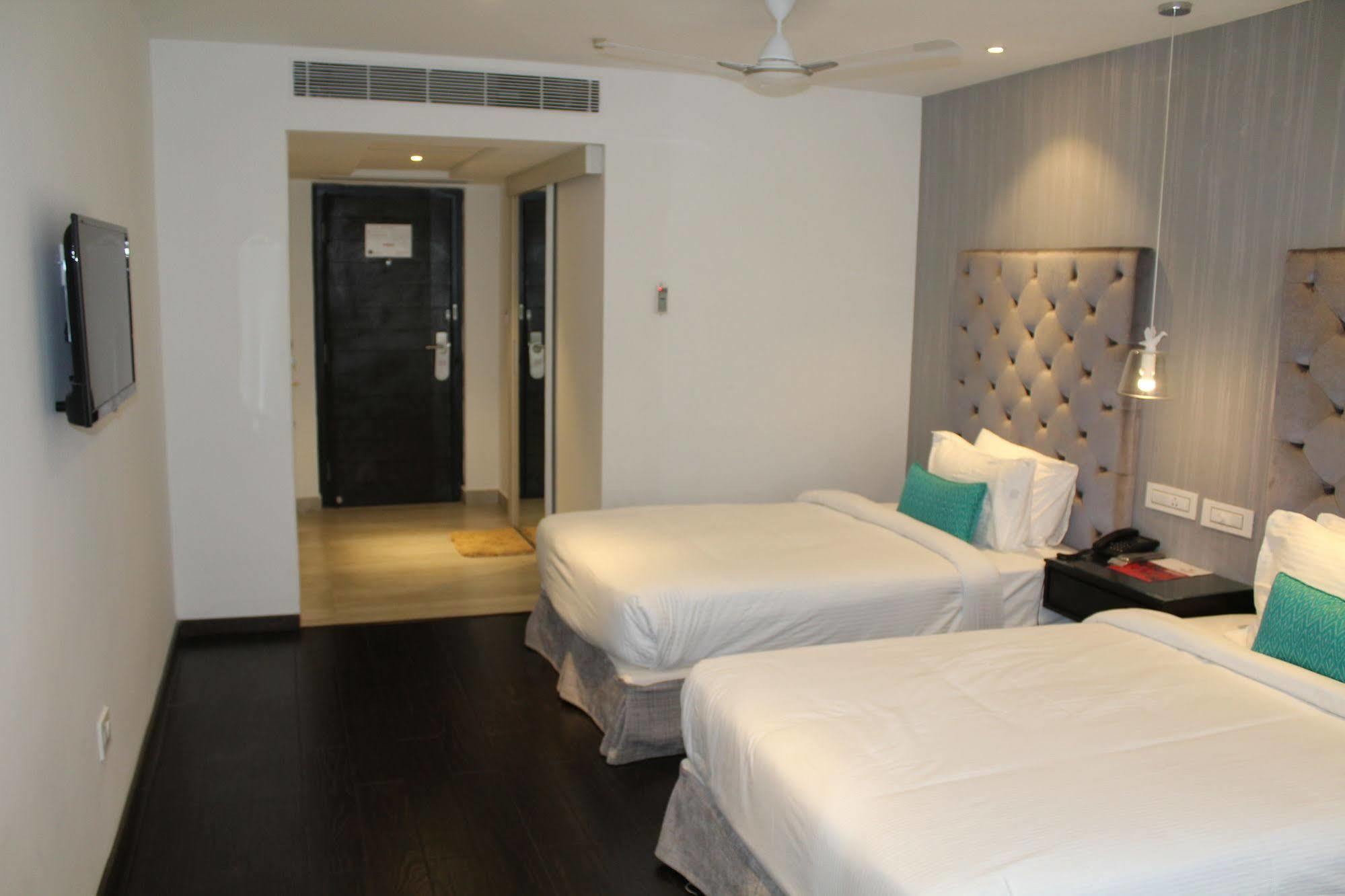 Hotel Deccan Serai, Hitec City, Hyderabad Eksteriør bilde