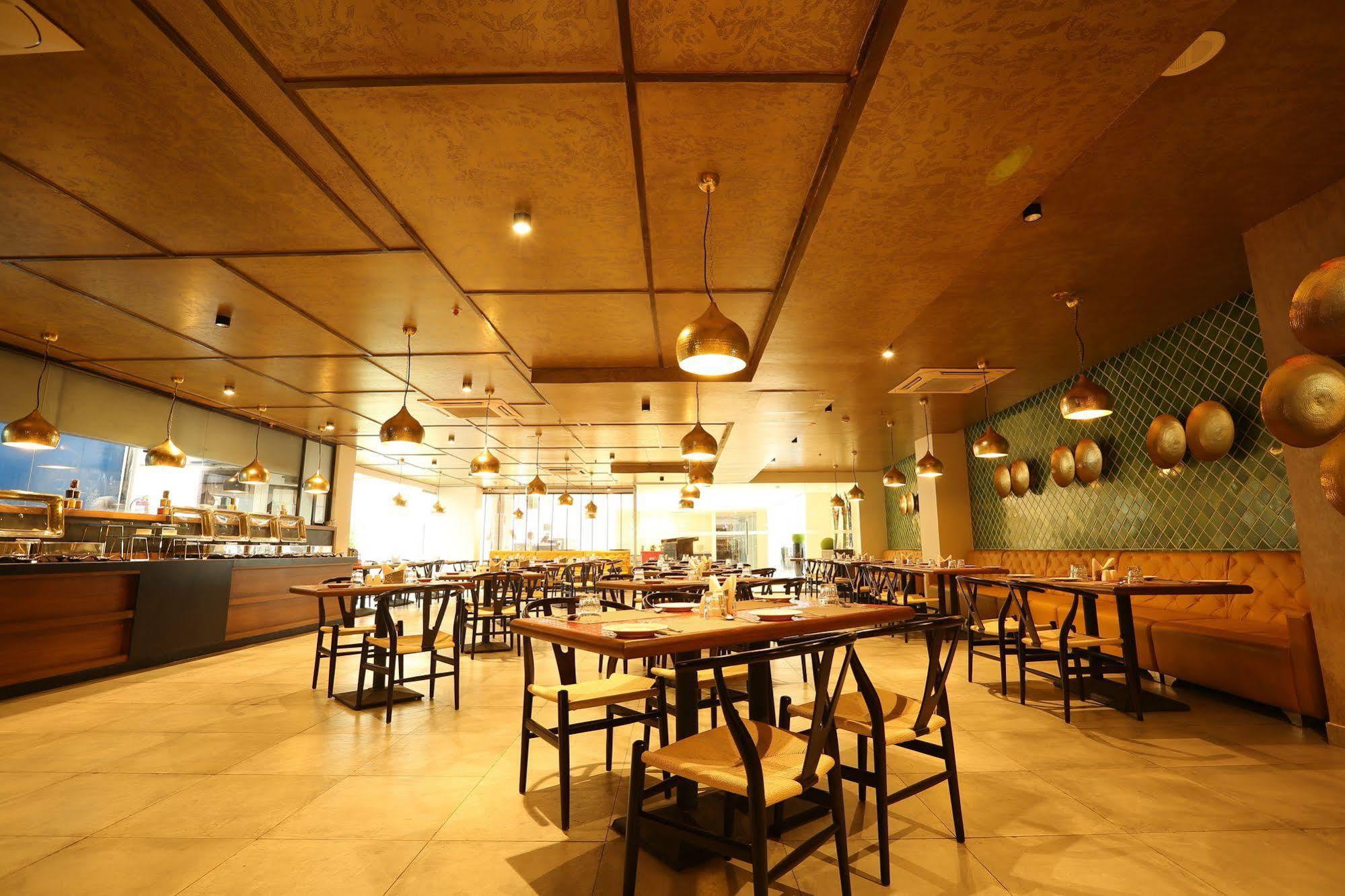 Hotel Deccan Serai, Hitec City, Hyderabad Eksteriør bilde
