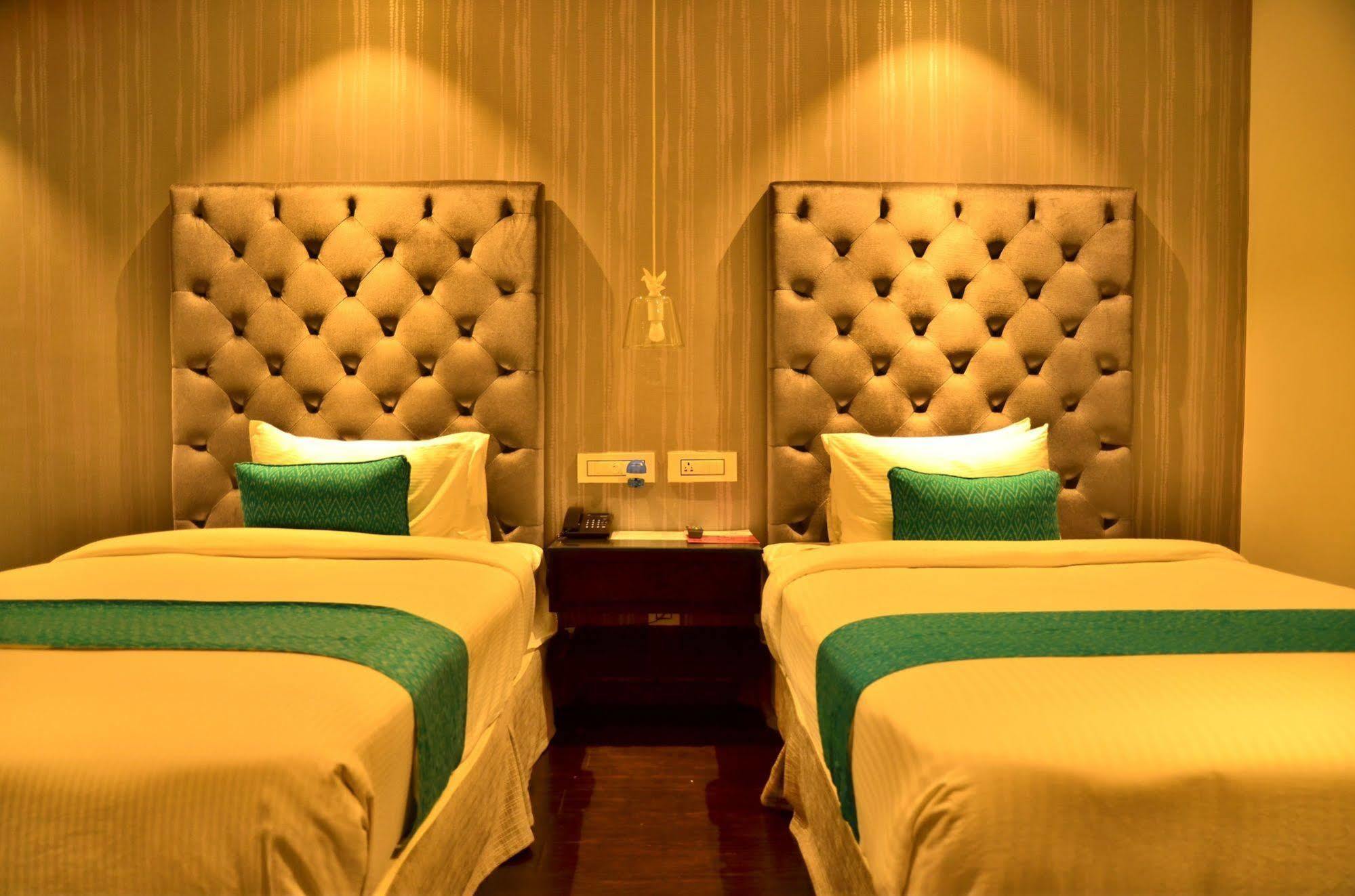Hotel Deccan Serai, Hitec City, Hyderabad Eksteriør bilde